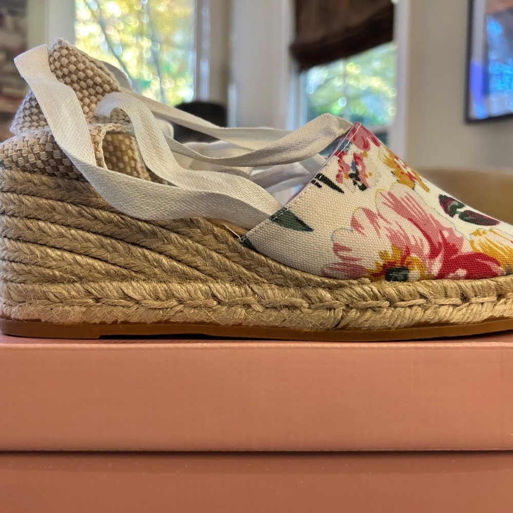 Eric Michael Floral Espadrille Wedge Sandals (new in box)
